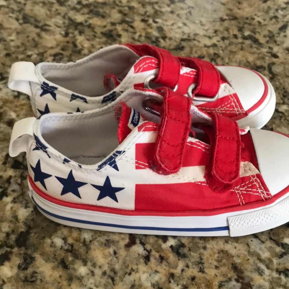 Toddler size 8 Converse
